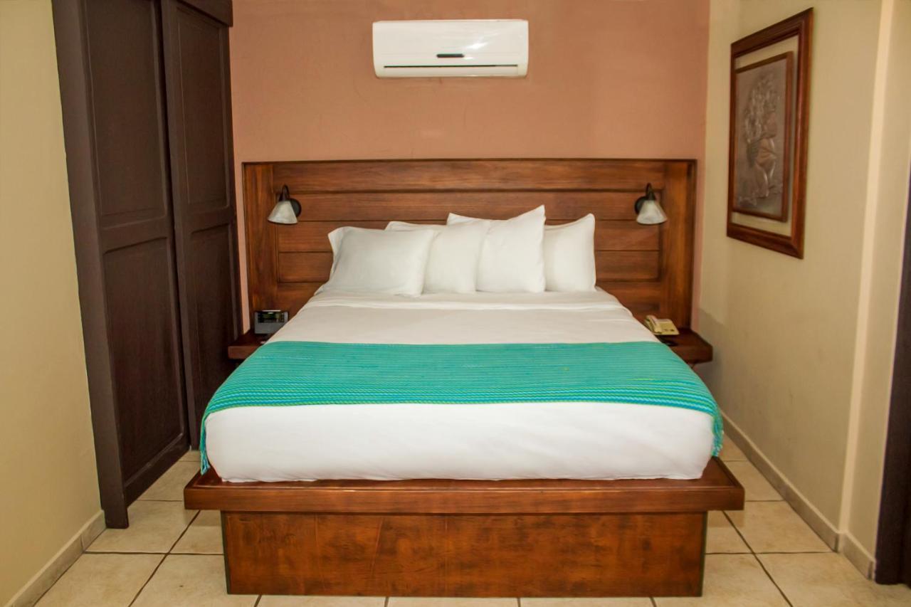 La Riviera Hotel San Antonio De Belen Екстериор снимка